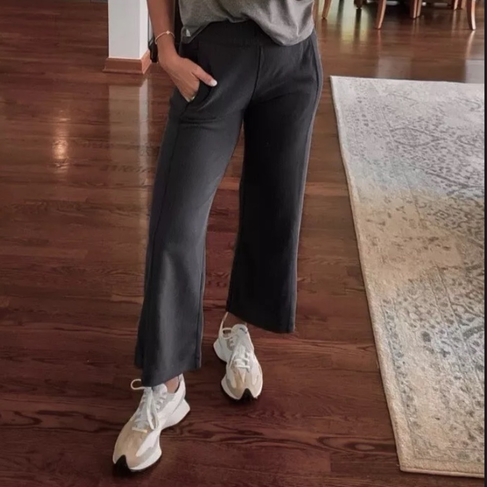 Lululemon Ribbed Softstreme Mid Rise Wide Leg Cropped Pant 25” Size 4 Black NWT